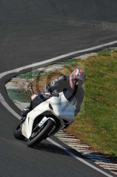 Mallory park Leicestershire;Mallory park photographs;Motorcycle action photographs;event digital images;eventdigitalimages;mallory park;no limits trackday;peter wileman photography;trackday;trackday digital images;trackday photos