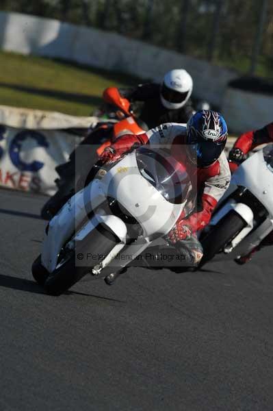 Mallory park Leicestershire;Mallory park photographs;Motorcycle action photographs;event digital images;eventdigitalimages;mallory park;no limits trackday;peter wileman photography;trackday;trackday digital images;trackday photos