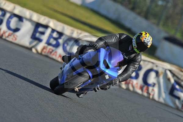 Mallory park Leicestershire;Mallory park photographs;Motorcycle action photographs;event digital images;eventdigitalimages;mallory park;no limits trackday;peter wileman photography;trackday;trackday digital images;trackday photos