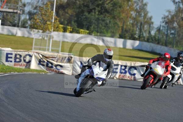 Mallory park Leicestershire;Mallory park photographs;Motorcycle action photographs;event digital images;eventdigitalimages;mallory park;no limits trackday;peter wileman photography;trackday;trackday digital images;trackday photos