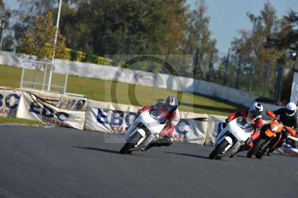 Mallory park Leicestershire;Mallory park photographs;Motorcycle action photographs;event digital images;eventdigitalimages;mallory park;no limits trackday;peter wileman photography;trackday;trackday digital images;trackday photos