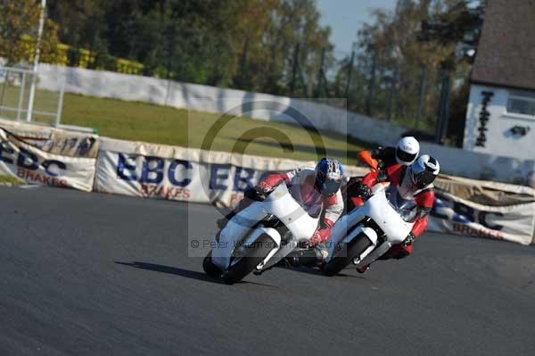 Mallory park Leicestershire;Mallory park photographs;Motorcycle action photographs;event digital images;eventdigitalimages;mallory park;no limits trackday;peter wileman photography;trackday;trackday digital images;trackday photos