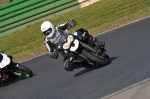 Mallory-park-Leicestershire;Mallory-park-photographs;Motorcycle-action-photographs;event-digital-images;eventdigitalimages;mallory-park;no-limits-trackday;peter-wileman-photography;trackday;trackday-digital-images;trackday-photos