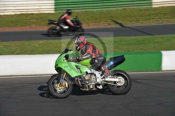 Mallory park Leicestershire;Mallory park photographs;Motorcycle action photographs;event digital images;eventdigitalimages;mallory park;no limits trackday;peter wileman photography;trackday;trackday digital images;trackday photos