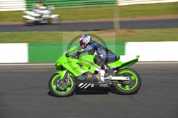 Mallory park Leicestershire;Mallory park photographs;Motorcycle action photographs;event digital images;eventdigitalimages;mallory park;no limits trackday;peter wileman photography;trackday;trackday digital images;trackday photos