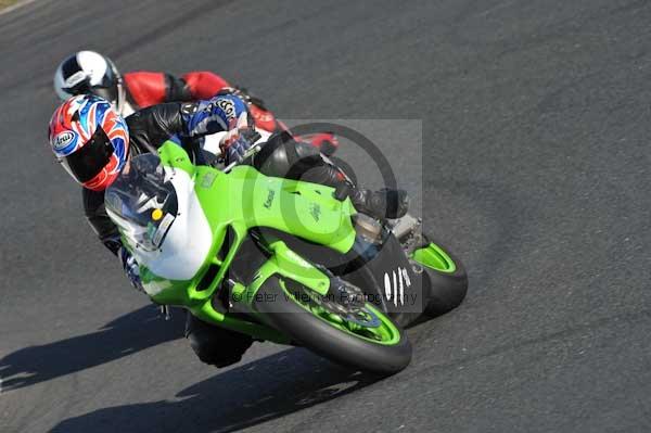 Mallory park Leicestershire;Mallory park photographs;Motorcycle action photographs;event digital images;eventdigitalimages;mallory park;no limits trackday;peter wileman photography;trackday;trackday digital images;trackday photos