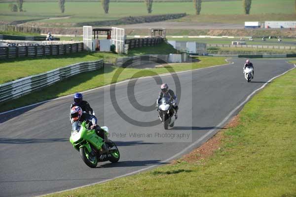 Mallory park Leicestershire;Mallory park photographs;Motorcycle action photographs;event digital images;eventdigitalimages;mallory park;no limits trackday;peter wileman photography;trackday;trackday digital images;trackday photos