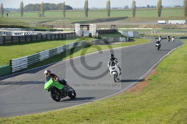 Mallory park Leicestershire;Mallory park photographs;Motorcycle action photographs;event digital images;eventdigitalimages;mallory park;no limits trackday;peter wileman photography;trackday;trackday digital images;trackday photos