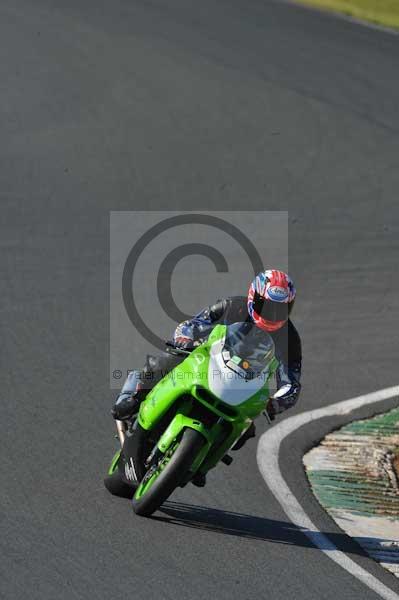 Mallory park Leicestershire;Mallory park photographs;Motorcycle action photographs;event digital images;eventdigitalimages;mallory park;no limits trackday;peter wileman photography;trackday;trackday digital images;trackday photos