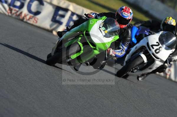 Mallory park Leicestershire;Mallory park photographs;Motorcycle action photographs;event digital images;eventdigitalimages;mallory park;no limits trackday;peter wileman photography;trackday;trackday digital images;trackday photos