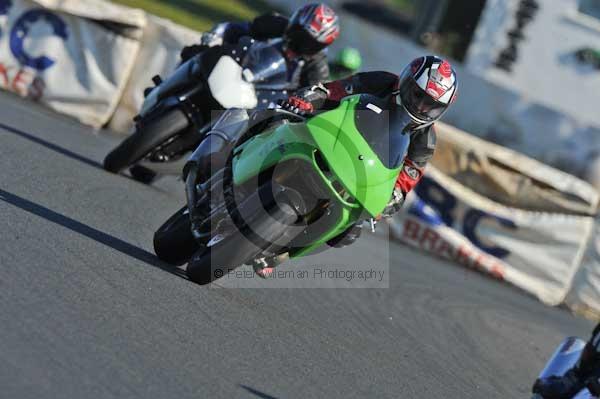 Mallory park Leicestershire;Mallory park photographs;Motorcycle action photographs;event digital images;eventdigitalimages;mallory park;no limits trackday;peter wileman photography;trackday;trackday digital images;trackday photos