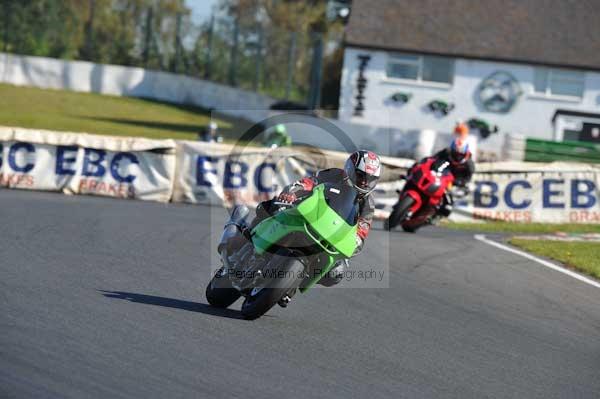 Mallory park Leicestershire;Mallory park photographs;Motorcycle action photographs;event digital images;eventdigitalimages;mallory park;no limits trackday;peter wileman photography;trackday;trackday digital images;trackday photos