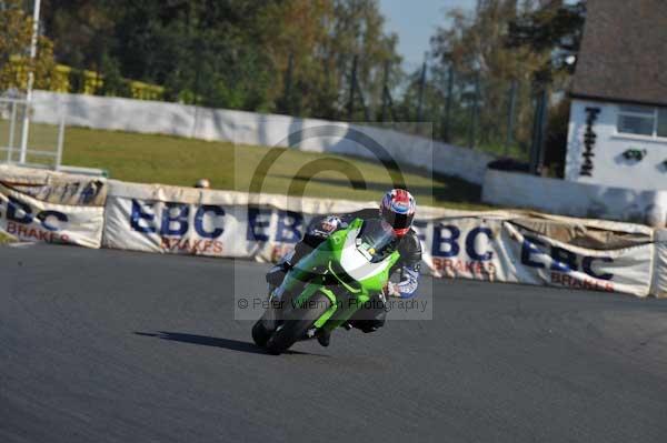 Mallory park Leicestershire;Mallory park photographs;Motorcycle action photographs;event digital images;eventdigitalimages;mallory park;no limits trackday;peter wileman photography;trackday;trackday digital images;trackday photos