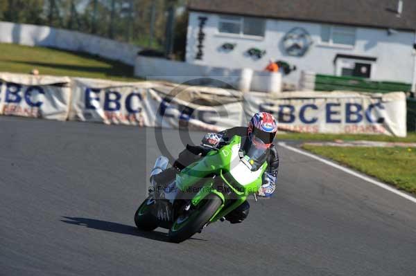 Mallory park Leicestershire;Mallory park photographs;Motorcycle action photographs;event digital images;eventdigitalimages;mallory park;no limits trackday;peter wileman photography;trackday;trackday digital images;trackday photos