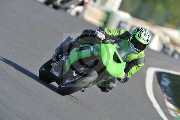 Mallory park Leicestershire;Mallory park photographs;Motorcycle action photographs;event digital images;eventdigitalimages;mallory park;no limits trackday;peter wileman photography;trackday;trackday digital images;trackday photos