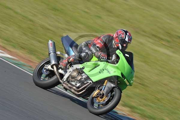 Mallory park Leicestershire;Mallory park photographs;Motorcycle action photographs;event digital images;eventdigitalimages;mallory park;no limits trackday;peter wileman photography;trackday;trackday digital images;trackday photos