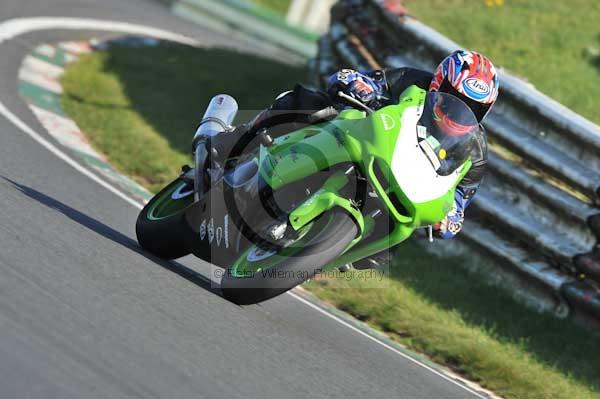 Mallory park Leicestershire;Mallory park photographs;Motorcycle action photographs;event digital images;eventdigitalimages;mallory park;no limits trackday;peter wileman photography;trackday;trackday digital images;trackday photos