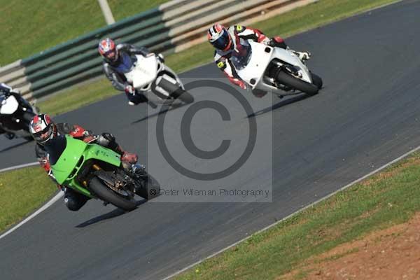 Mallory park Leicestershire;Mallory park photographs;Motorcycle action photographs;event digital images;eventdigitalimages;mallory park;no limits trackday;peter wileman photography;trackday;trackday digital images;trackday photos