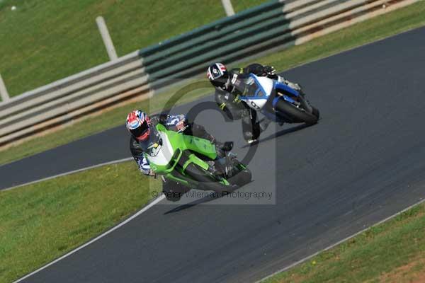 Mallory park Leicestershire;Mallory park photographs;Motorcycle action photographs;event digital images;eventdigitalimages;mallory park;no limits trackday;peter wileman photography;trackday;trackday digital images;trackday photos