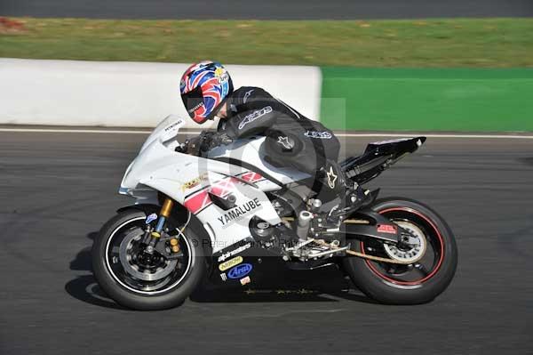 Mallory park Leicestershire;Mallory park photographs;Motorcycle action photographs;event digital images;eventdigitalimages;mallory park;no limits trackday;peter wileman photography;trackday;trackday digital images;trackday photos