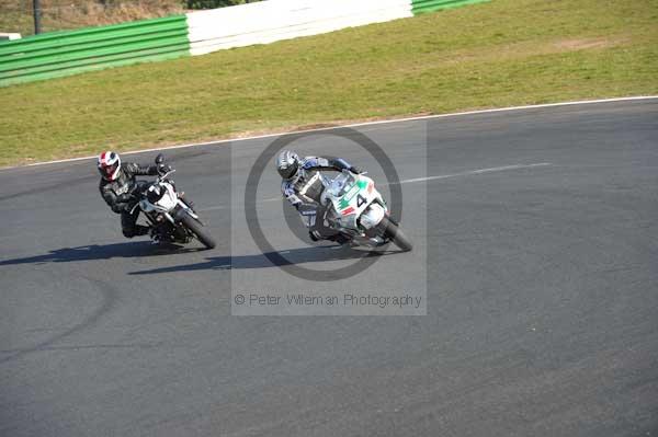 Mallory park Leicestershire;Mallory park photographs;Motorcycle action photographs;event digital images;eventdigitalimages;mallory park;no limits trackday;peter wileman photography;trackday;trackday digital images;trackday photos