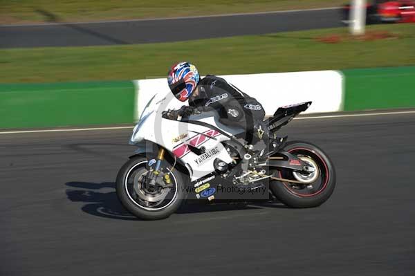 Mallory park Leicestershire;Mallory park photographs;Motorcycle action photographs;event digital images;eventdigitalimages;mallory park;no limits trackday;peter wileman photography;trackday;trackday digital images;trackday photos