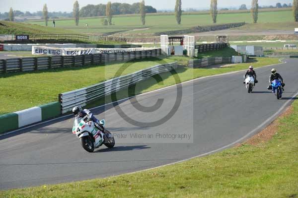 Mallory park Leicestershire;Mallory park photographs;Motorcycle action photographs;event digital images;eventdigitalimages;mallory park;no limits trackday;peter wileman photography;trackday;trackday digital images;trackday photos