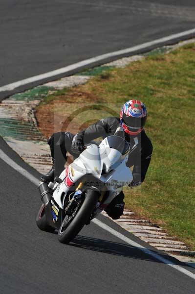 Mallory park Leicestershire;Mallory park photographs;Motorcycle action photographs;event digital images;eventdigitalimages;mallory park;no limits trackday;peter wileman photography;trackday;trackday digital images;trackday photos