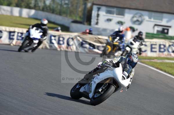 Mallory park Leicestershire;Mallory park photographs;Motorcycle action photographs;event digital images;eventdigitalimages;mallory park;no limits trackday;peter wileman photography;trackday;trackday digital images;trackday photos