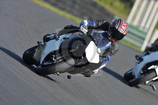 Mallory park Leicestershire;Mallory park photographs;Motorcycle action photographs;event digital images;eventdigitalimages;mallory park;no limits trackday;peter wileman photography;trackday;trackday digital images;trackday photos