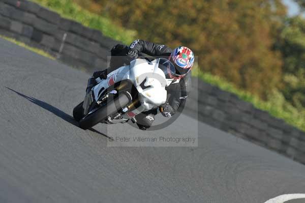 Mallory park Leicestershire;Mallory park photographs;Motorcycle action photographs;event digital images;eventdigitalimages;mallory park;no limits trackday;peter wileman photography;trackday;trackday digital images;trackday photos