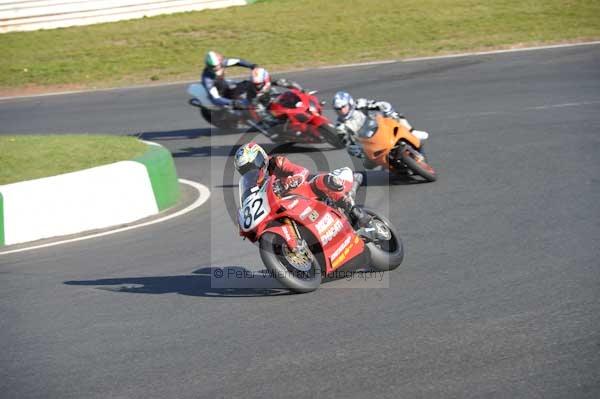 Mallory park Leicestershire;Mallory park photographs;Motorcycle action photographs;event digital images;eventdigitalimages;mallory park;no limits trackday;peter wileman photography;trackday;trackday digital images;trackday photos