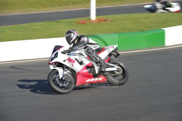 Mallory park Leicestershire;Mallory park photographs;Motorcycle action photographs;event digital images;eventdigitalimages;mallory park;no limits trackday;peter wileman photography;trackday;trackday digital images;trackday photos