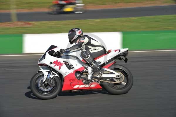 Mallory park Leicestershire;Mallory park photographs;Motorcycle action photographs;event digital images;eventdigitalimages;mallory park;no limits trackday;peter wileman photography;trackday;trackday digital images;trackday photos