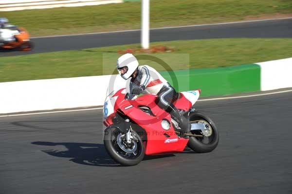 Mallory park Leicestershire;Mallory park photographs;Motorcycle action photographs;event digital images;eventdigitalimages;mallory park;no limits trackday;peter wileman photography;trackday;trackday digital images;trackday photos