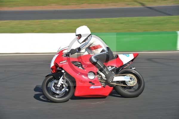 Mallory park Leicestershire;Mallory park photographs;Motorcycle action photographs;event digital images;eventdigitalimages;mallory park;no limits trackday;peter wileman photography;trackday;trackday digital images;trackday photos