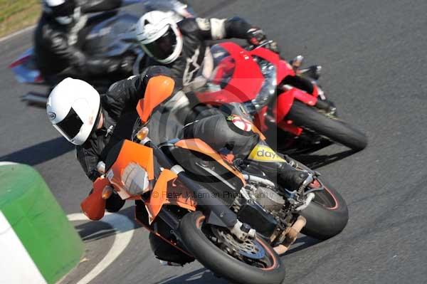 Mallory park Leicestershire;Mallory park photographs;Motorcycle action photographs;event digital images;eventdigitalimages;mallory park;no limits trackday;peter wileman photography;trackday;trackday digital images;trackday photos