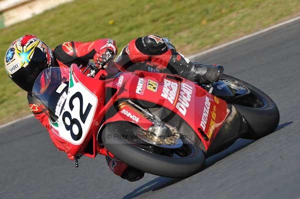 Mallory park Leicestershire;Mallory park photographs;Motorcycle action photographs;event digital images;eventdigitalimages;mallory park;no limits trackday;peter wileman photography;trackday;trackday digital images;trackday photos