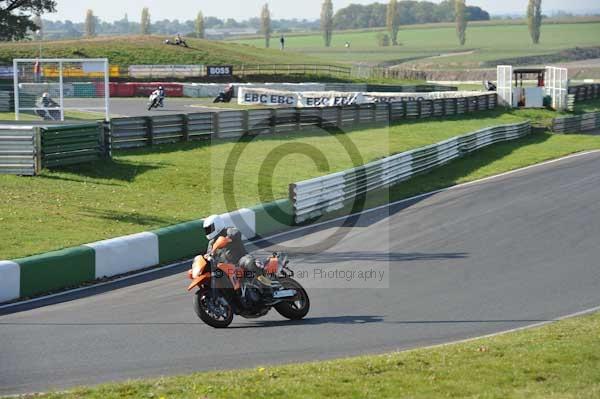 Mallory park Leicestershire;Mallory park photographs;Motorcycle action photographs;event digital images;eventdigitalimages;mallory park;no limits trackday;peter wileman photography;trackday;trackday digital images;trackday photos