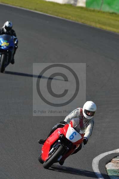 Mallory park Leicestershire;Mallory park photographs;Motorcycle action photographs;event digital images;eventdigitalimages;mallory park;no limits trackday;peter wileman photography;trackday;trackday digital images;trackday photos