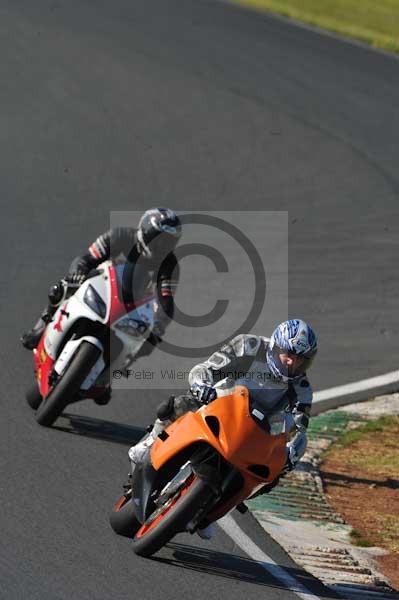 Mallory park Leicestershire;Mallory park photographs;Motorcycle action photographs;event digital images;eventdigitalimages;mallory park;no limits trackday;peter wileman photography;trackday;trackday digital images;trackday photos