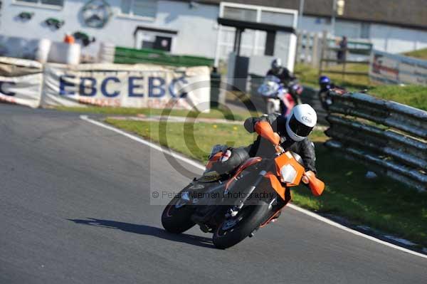 Mallory park Leicestershire;Mallory park photographs;Motorcycle action photographs;event digital images;eventdigitalimages;mallory park;no limits trackday;peter wileman photography;trackday;trackday digital images;trackday photos