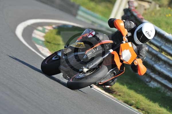 Mallory park Leicestershire;Mallory park photographs;Motorcycle action photographs;event digital images;eventdigitalimages;mallory park;no limits trackday;peter wileman photography;trackday;trackday digital images;trackday photos