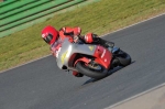 Mallory-park-Leicestershire;Mallory-park-photographs;Motorcycle-action-photographs;event-digital-images;eventdigitalimages;mallory-park;no-limits-trackday;peter-wileman-photography;trackday;trackday-digital-images;trackday-photos