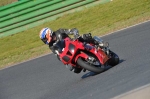 Mallory-park-Leicestershire;Mallory-park-photographs;Motorcycle-action-photographs;event-digital-images;eventdigitalimages;mallory-park;no-limits-trackday;peter-wileman-photography;trackday;trackday-digital-images;trackday-photos