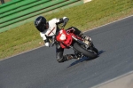 Mallory-park-Leicestershire;Mallory-park-photographs;Motorcycle-action-photographs;event-digital-images;eventdigitalimages;mallory-park;no-limits-trackday;peter-wileman-photography;trackday;trackday-digital-images;trackday-photos