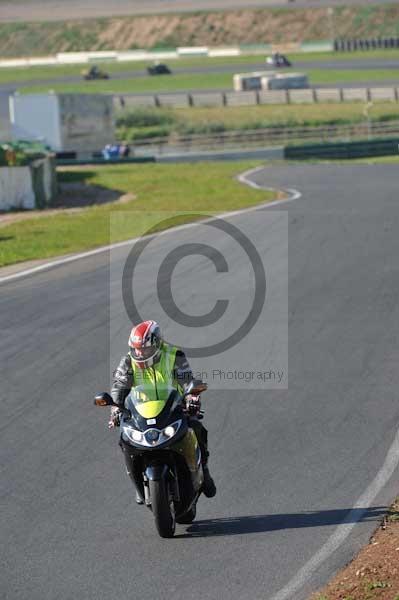 Mallory park Leicestershire;Mallory park photographs;Motorcycle action photographs;event digital images;eventdigitalimages;mallory park;no limits trackday;peter wileman photography;trackday;trackday digital images;trackday photos