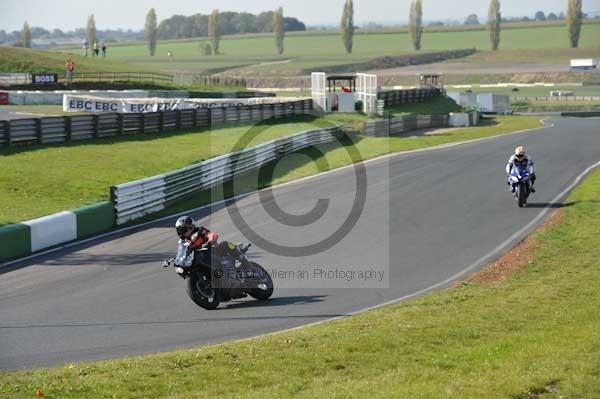 Mallory park Leicestershire;Mallory park photographs;Motorcycle action photographs;event digital images;eventdigitalimages;mallory park;no limits trackday;peter wileman photography;trackday;trackday digital images;trackday photos