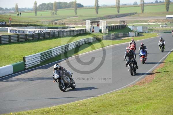 Mallory park Leicestershire;Mallory park photographs;Motorcycle action photographs;event digital images;eventdigitalimages;mallory park;no limits trackday;peter wileman photography;trackday;trackday digital images;trackday photos