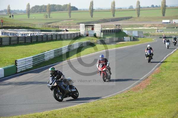 Mallory park Leicestershire;Mallory park photographs;Motorcycle action photographs;event digital images;eventdigitalimages;mallory park;no limits trackday;peter wileman photography;trackday;trackday digital images;trackday photos